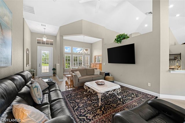 8888 Mustang Island CIR, Naples, FL 34113