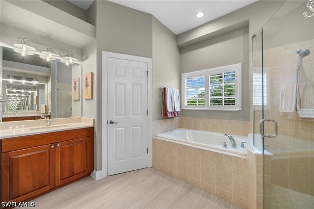 8888 Mustang Island CIR, Naples, FL 34113