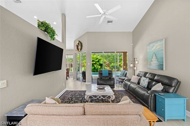 8888 Mustang Island CIR, Naples, FL 34113