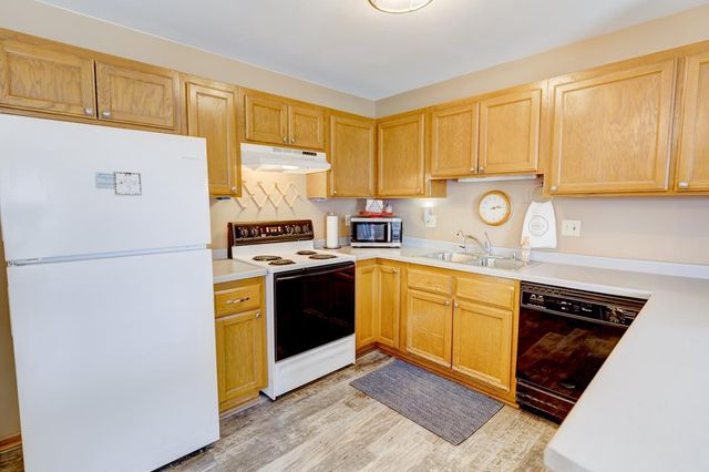 403 Hanson Road, Stoughton, WI 53589