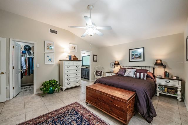 9459 HUNTERS POND DRIVE, Tampa, FL 33647