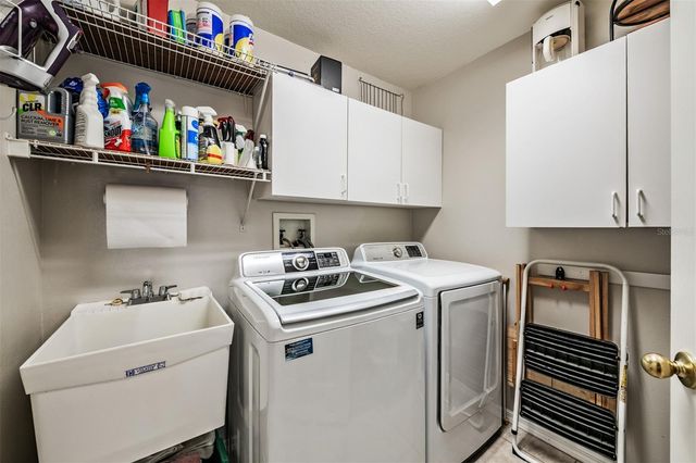 9459 HUNTERS POND DRIVE, Tampa, FL 33647