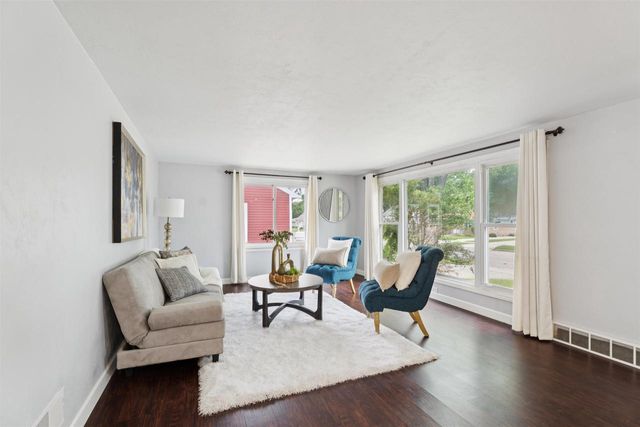 1507 S WALDEN AVENUE, Appleton, WI 54915