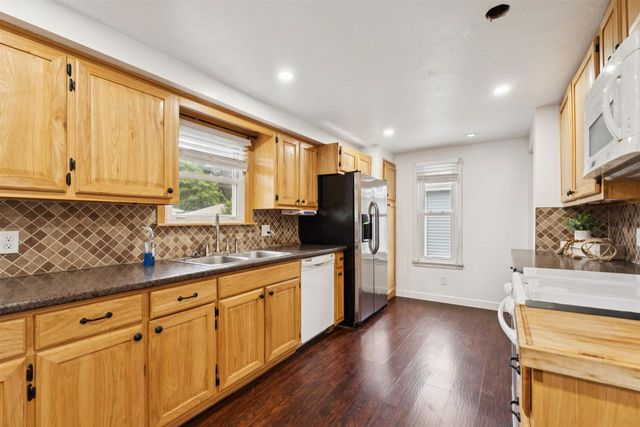 1507 S WALDEN AVENUE, Appleton, WI 54915