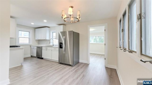 564 Maple Avenue, Teaneck, NJ 07666
