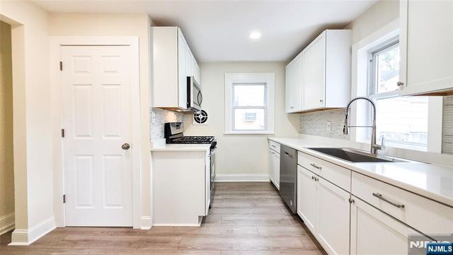564 Maple Avenue, Teaneck, NJ 07666