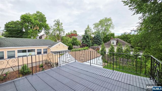 564 Maple Avenue, Teaneck, NJ 07666