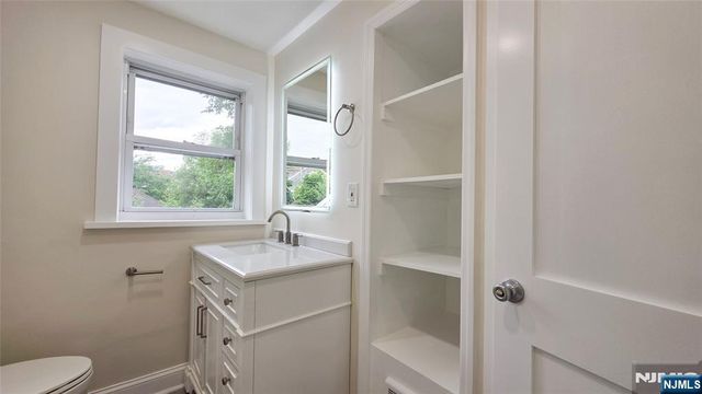 564 Maple Avenue, Teaneck, NJ 07666