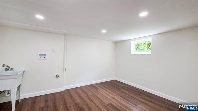 564 Maple Avenue, Teaneck, NJ 07666