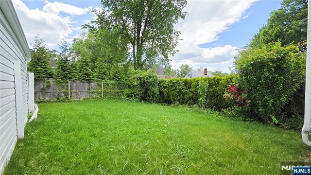 564 Maple Avenue, Teaneck, NJ 07666