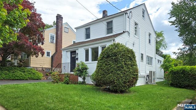 564 Maple Avenue, Teaneck, NJ 07666