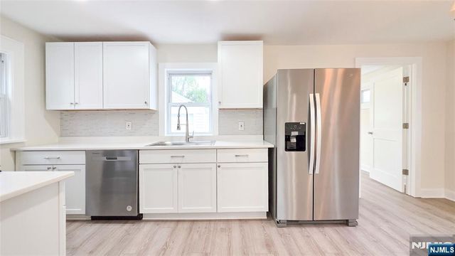 564 Maple Avenue, Teaneck, NJ 07666