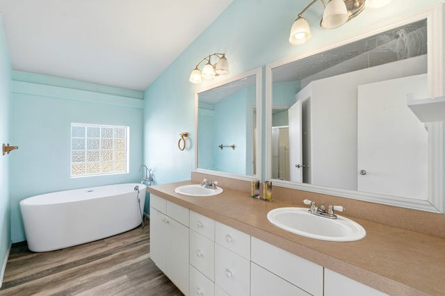 18 AVENIDA ANGELES, Santa Fe, NM 87505