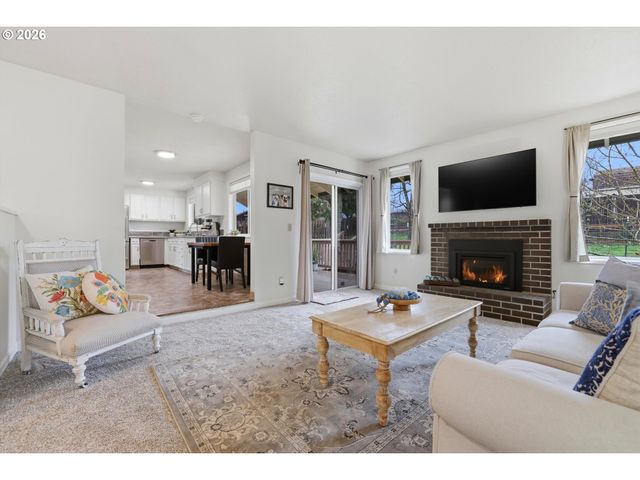 939 HAZELWOOD Dr, Oregon City, OR 97045