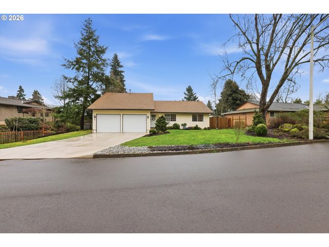 939 HAZELWOOD Dr, Oregon City, OR 97045