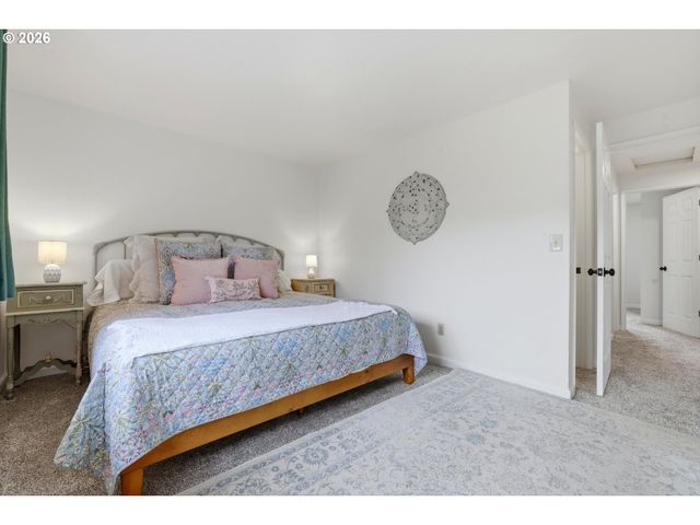 939 HAZELWOOD Dr, Oregon City, OR 97045