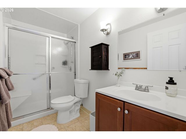 939 HAZELWOOD Dr, Oregon City, OR 97045