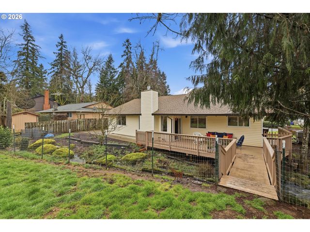 939 HAZELWOOD Dr, Oregon City, OR 97045