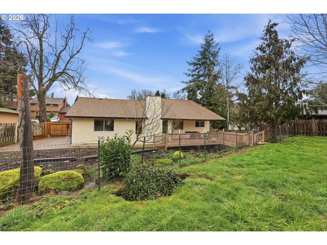 939 HAZELWOOD Dr, Oregon City, OR 97045