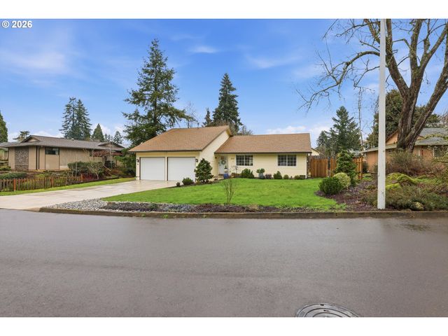 939 HAZELWOOD Dr, Oregon City, OR 97045