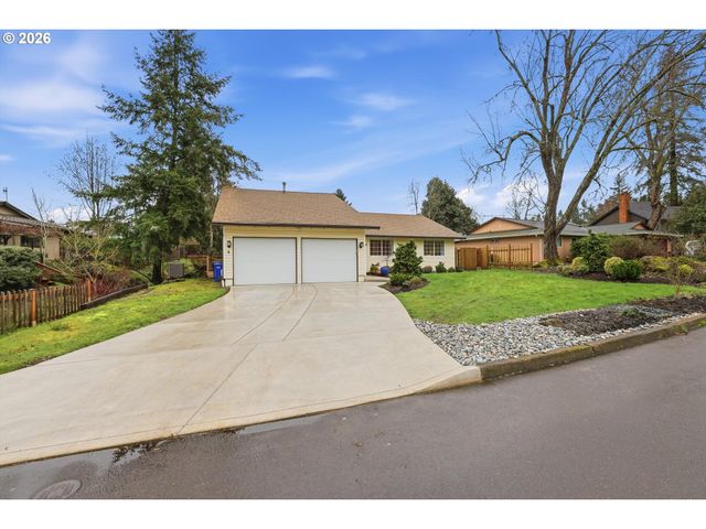 939 HAZELWOOD Dr, Oregon City, OR 97045