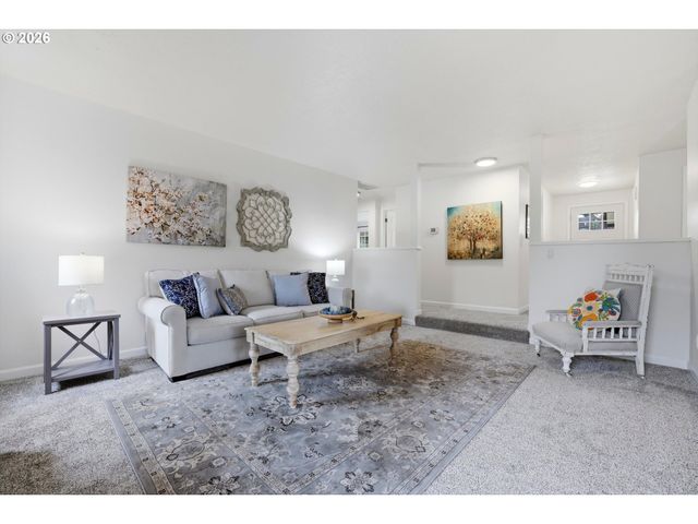 939 HAZELWOOD Dr, Oregon City, OR 97045