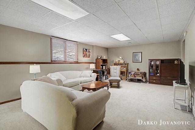 4492 North Valley Drive Ne, Plainfield Twp, MI 49525