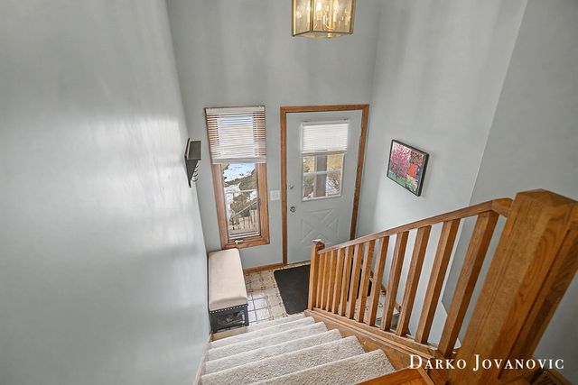 4492 North Valley Drive Ne, Plainfield Twp, MI 49525
