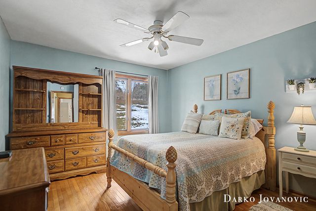 4492 North Valley Drive Ne, Plainfield Twp, MI 49525