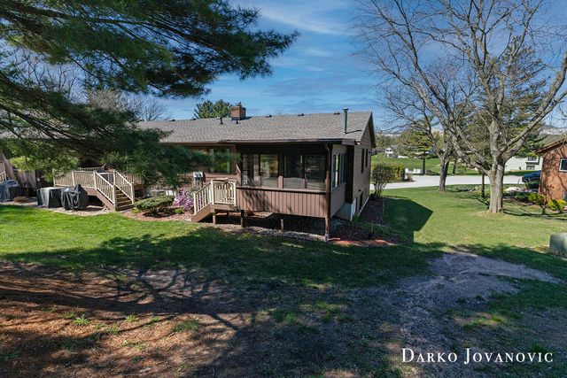 4492 North Valley Drive Ne, Plainfield Twp, MI 49525