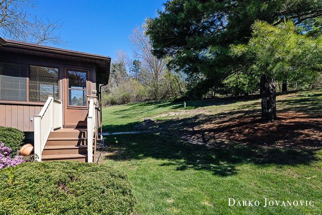 4492 North Valley Drive Ne, Plainfield Twp, MI 49525