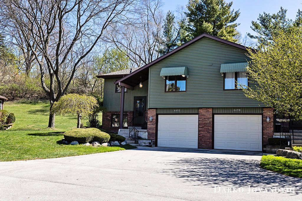 4492 North Valley Drive Ne, Plainfield Twp, MI 49525