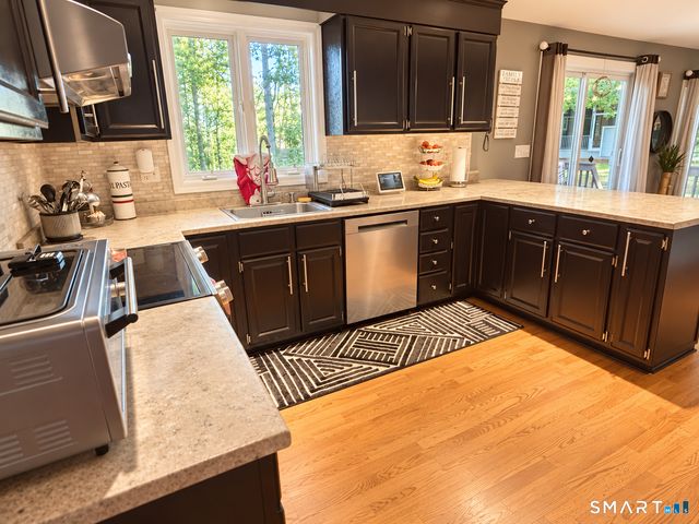 26 Merriman Road, Windsor, CT 06095