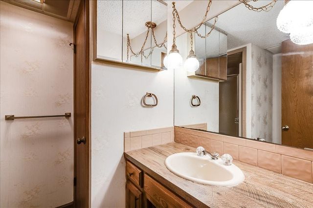 5549 N Athenian, Wichita, KS 67204