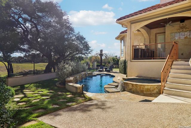 124 Stone Hill, San Antonio, TX 78258