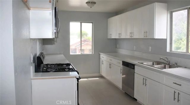 1009 E Stockton Ave, Compton, CA 90221