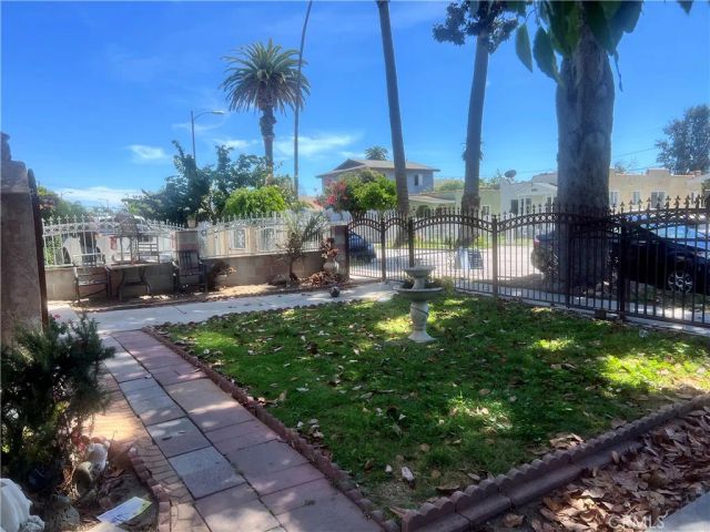 1009 E Stockton Ave, Compton, CA 90221