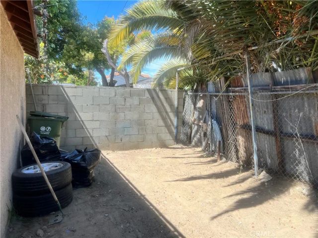 1009 E Stockton Ave, Compton, CA 90221