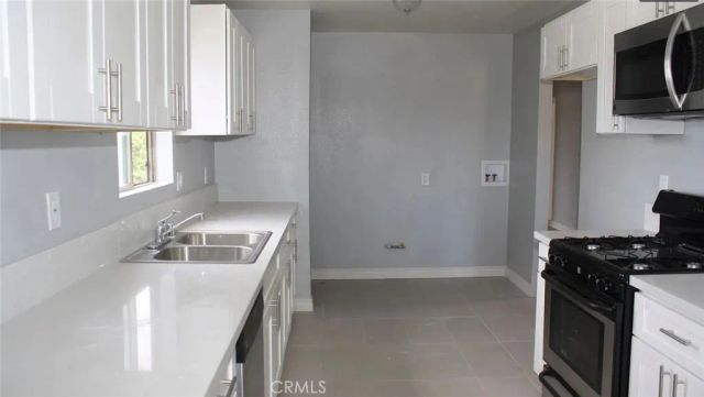 1009 E Stockton Ave, Compton, CA 90221