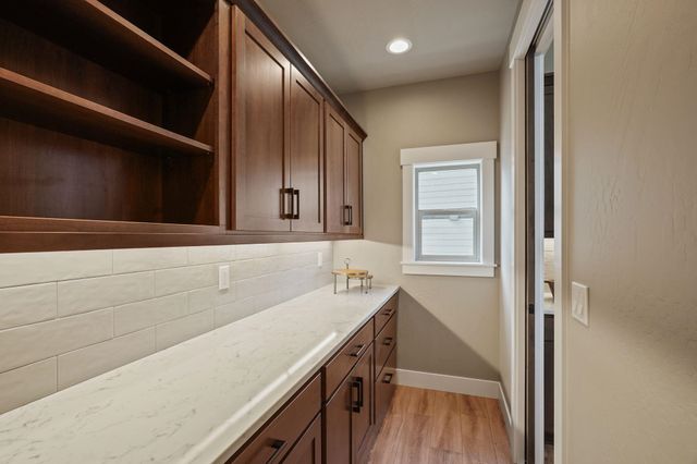 14303 E 39th Ln, Veradale, WA 99037