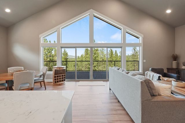 14303 E 39th Ln, Veradale, WA 99037