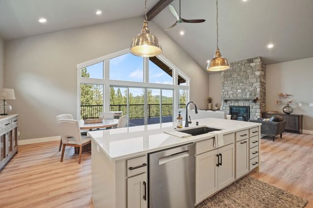 14303 E 39th Ln, Veradale, WA 99037