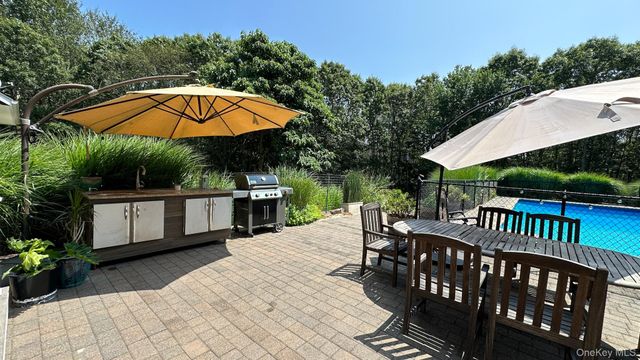 18 Mountain Laurel Lane, Southampton, NY 11968