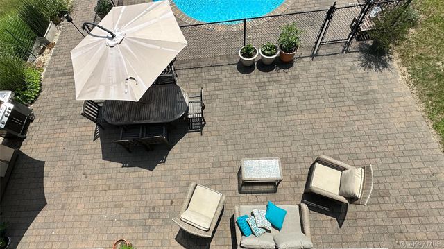 18 Mountain Laurel Lane, Southampton, NY 11968