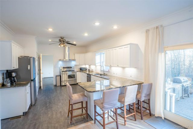 18 Mountain Laurel Lane, Southampton, NY 11968