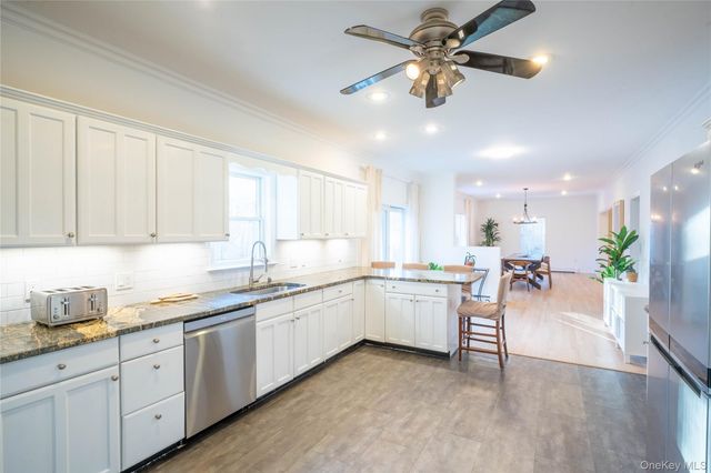 18 Mountain Laurel Lane, Southampton, NY 11968