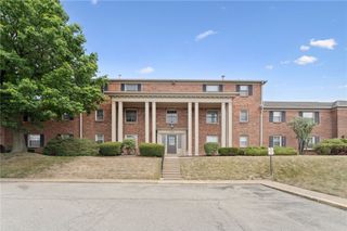 126 Jamestown F, Scott Twp, PA 15216