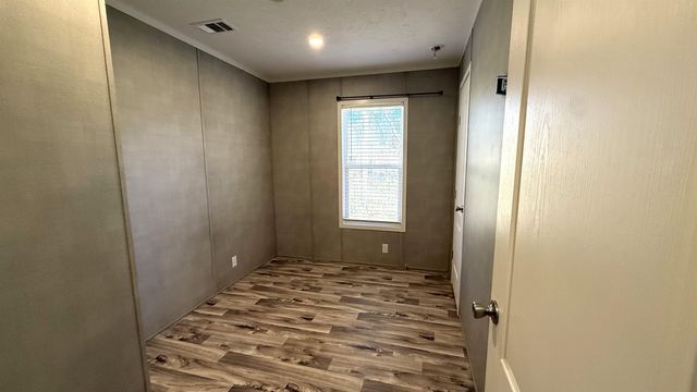 6089 E Juanita Dr, Longview, TX 75605