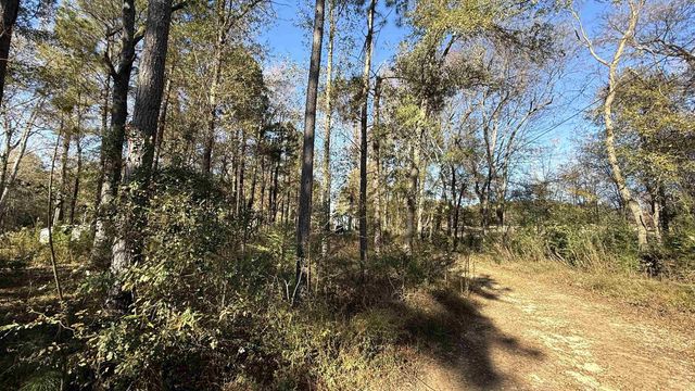 6089 E Juanita Dr, Longview, TX 75605