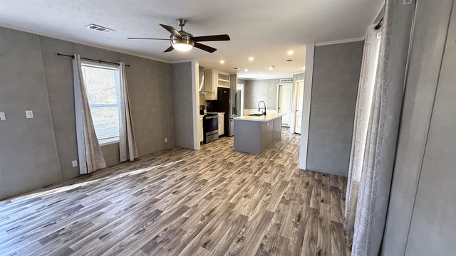 6089 E Juanita Dr, Longview, TX 75605